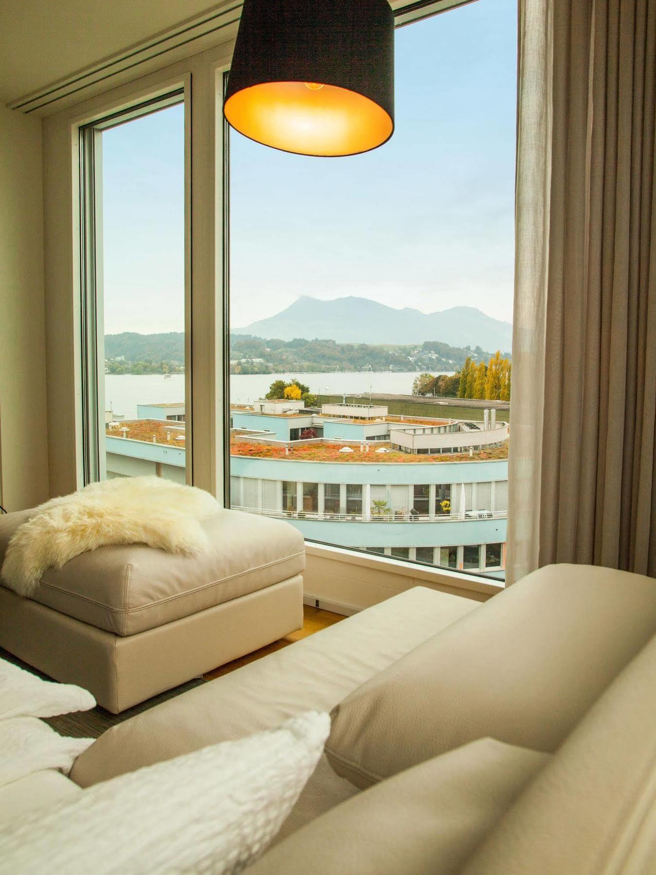 Penthouse Lakeside Apartment *
