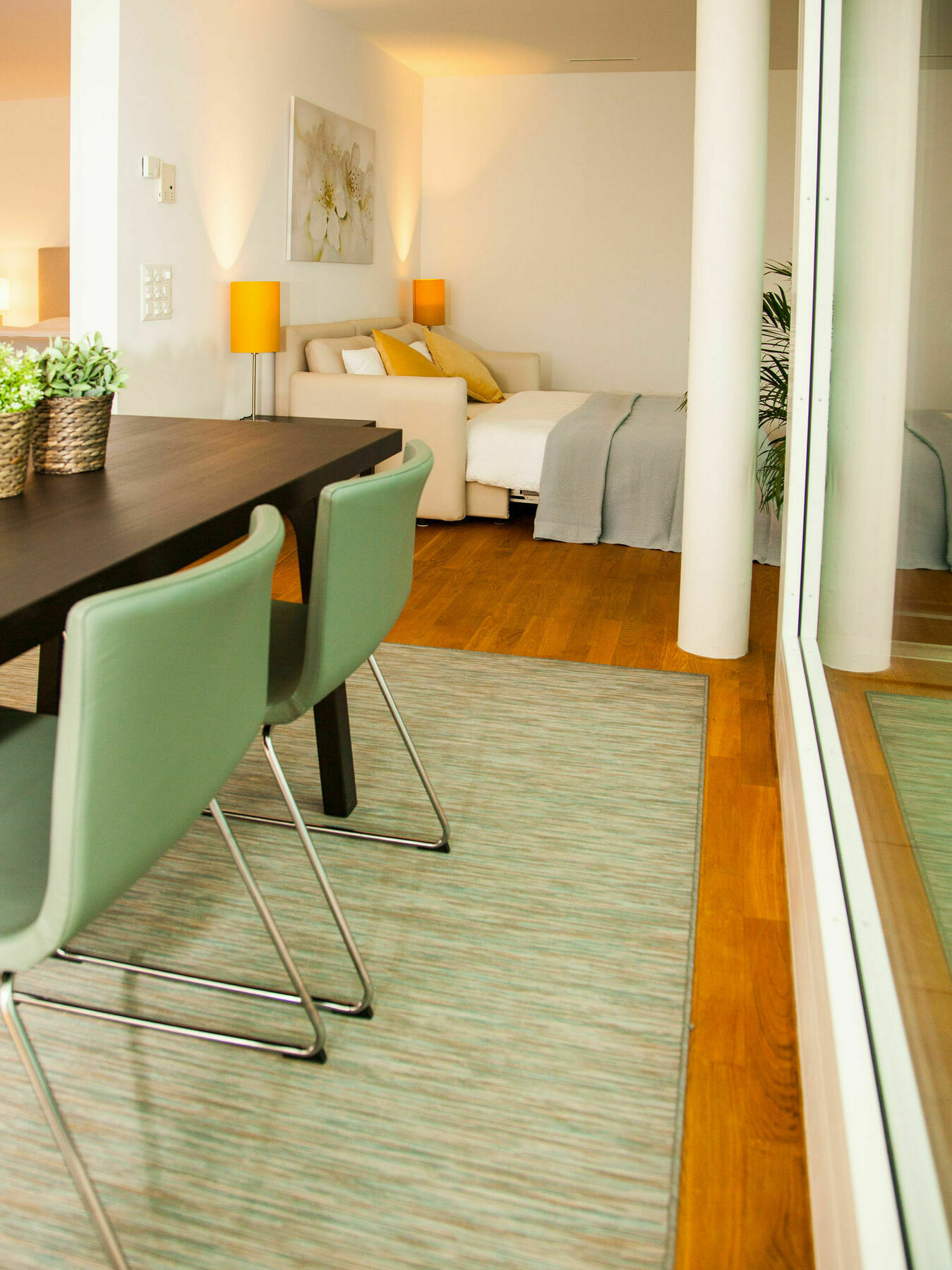 Penthouse Lakeside Apartment *